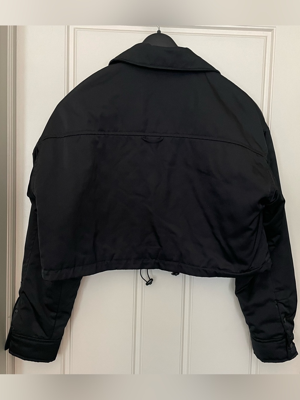 Forever 21 Women’s Black Cropped Bomber Jacket Size Large - Picture 6 of 7